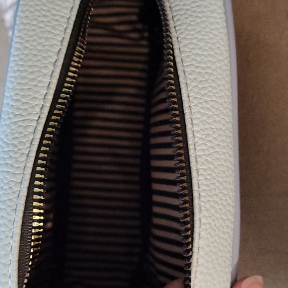 Blue & White quilted crossbody - Picture 5 of 7